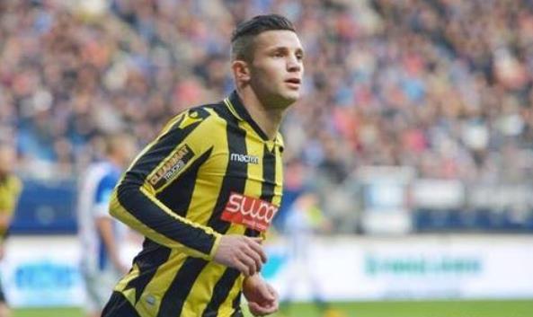 的表现令人 的表现令人