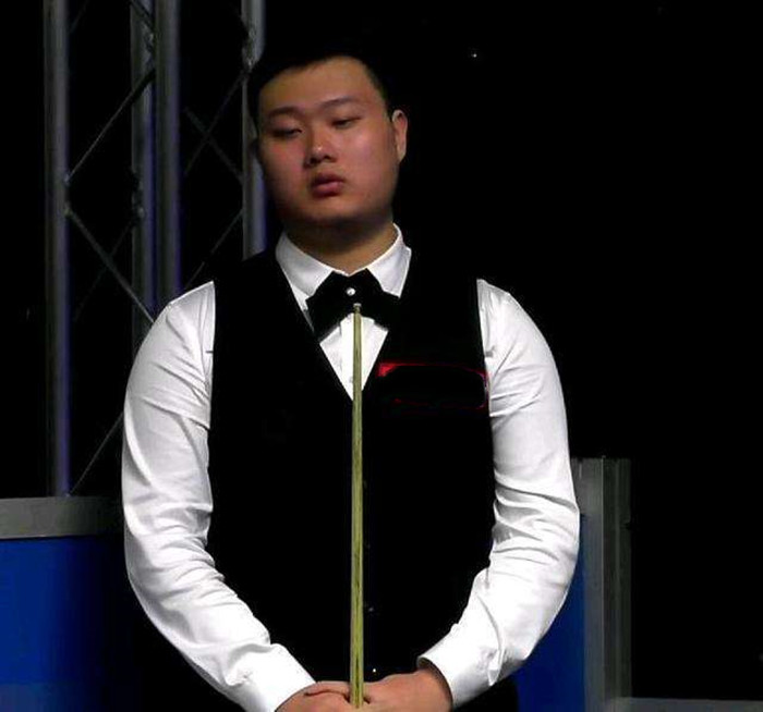 阿斯：健康的夸西比受伤的夸西更灾难，总出现惊世骇俗的失误（阿斯：健康版夸西比带伤时更糟，屡屡上演离谱失误）