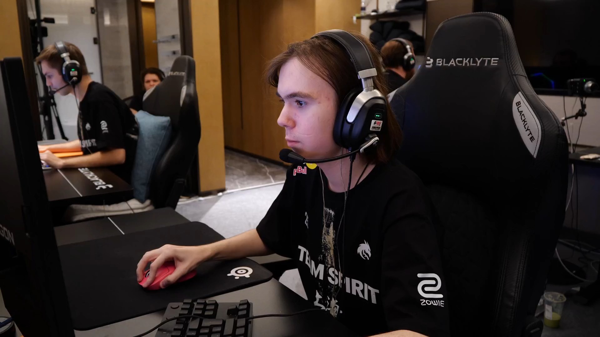 对手或给我 对手或给我