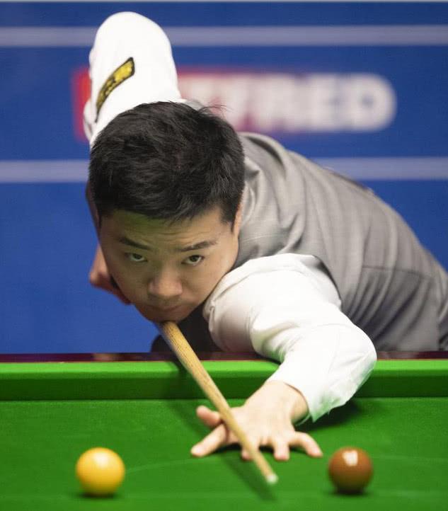 阿莱格里31场米兰和都灵德比取胜19场，仅输5场（阿莱格里31次出战米兰与都灵德比，19胜仅5负）